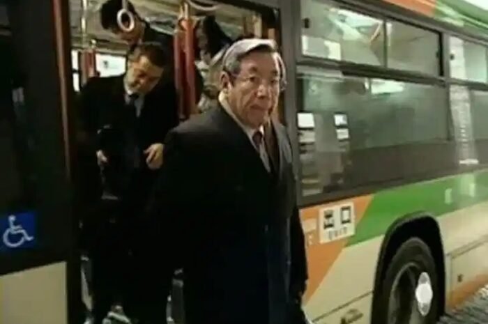 CEO of Japan Airlines Takes The Bus To Work And Gets A Salary Less Than Some Of The Employees