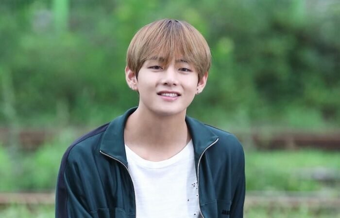 When BTS star V shed light on the bullying he experienced in school.