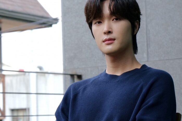 Neve, a Korean boy who was racially discriminated against, stands tall as a K-pop musician.