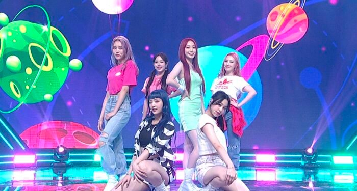 ‘Simply K-Pop’ 777 shows off their chemistry with the new song ‘PRESENTE.’