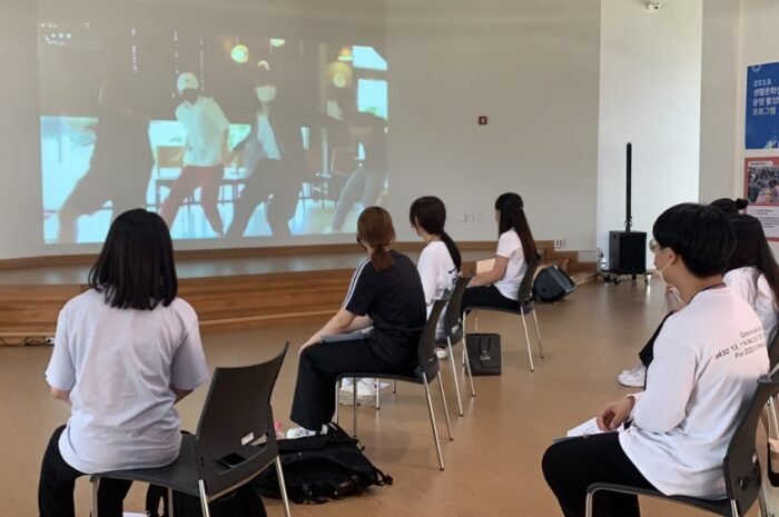 Cheongju-Jeju-Niigata youths unite with K-pop cover dance.