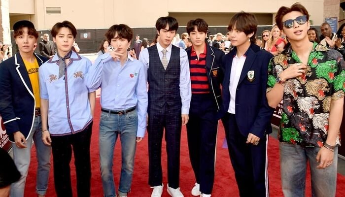 Eavesdropping Seol K-POP Invasion