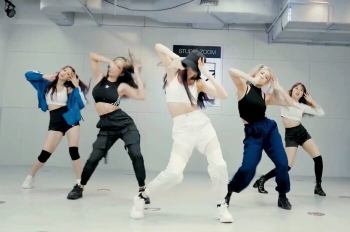 Thai dancers all gathered K-Pop Cover Dance Winner is a 5-member female group similar to ‘Rocco.’