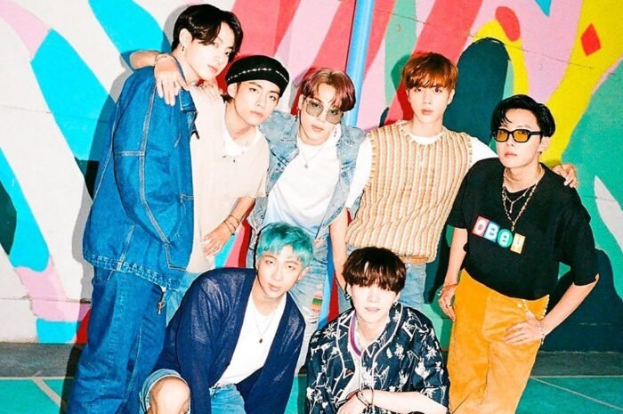 Pentagon-EFEX releases K-pop concert video to support the global village for Christmas