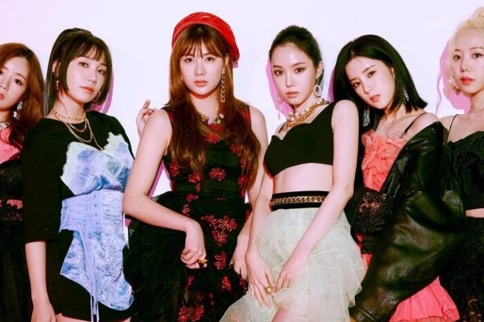 The Christmas version of Stacey’s ‘sunglasses’ exploded in response. K-pop fandom app ‘Blip’ new content released.