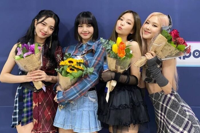 TWICE’s Sana, decorating a giant billboard in Times Square in the US Focus on ‘Lovely Visuals’