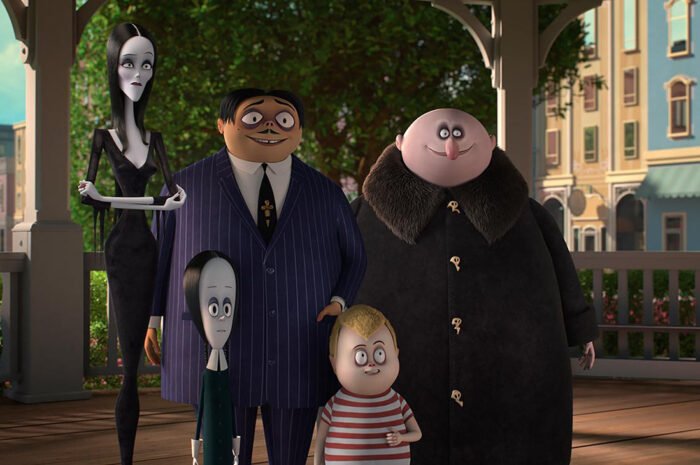 The Adams family departs for a family trip in a camper van! The main video of ‘Addams Family 2’ includes the appearance of a mysterious tracker