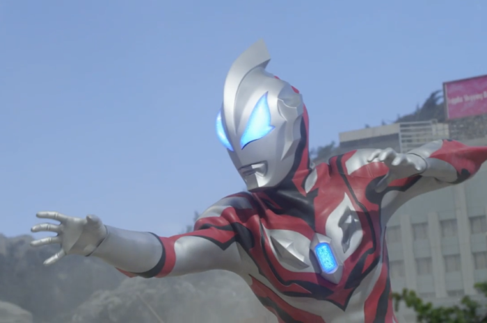 Why don’t people in the play notice that they are fake even if they see the fake Ultraman and Kamen Rider?