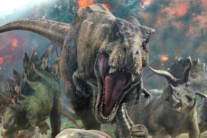 Happy set, ‘Rilakkuma’ and ‘Jurassic World / Survival Camp’ is now available