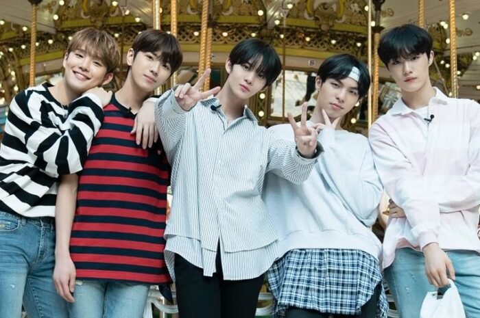 CIX succeeds in entering domestic and foreign charts with their 5th mini album