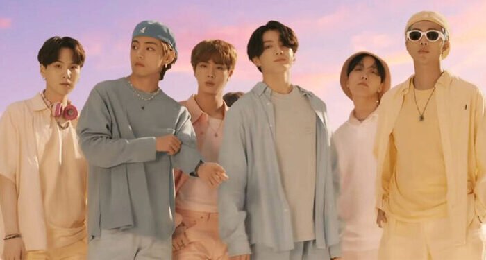 Kai and others join the Busan One Asia Festival K-Pop concert.