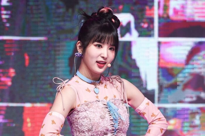 Simply K-pop TriB Song Seon, ‘doll visual~.’