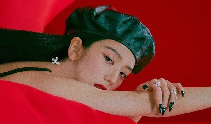 Jisoo’Me’ sold over 870,000 copies on the first day of release, the highest sales by a K-pop female singer